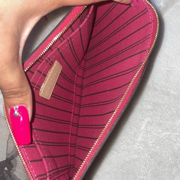 SOLD on M - Picture 3 of 7